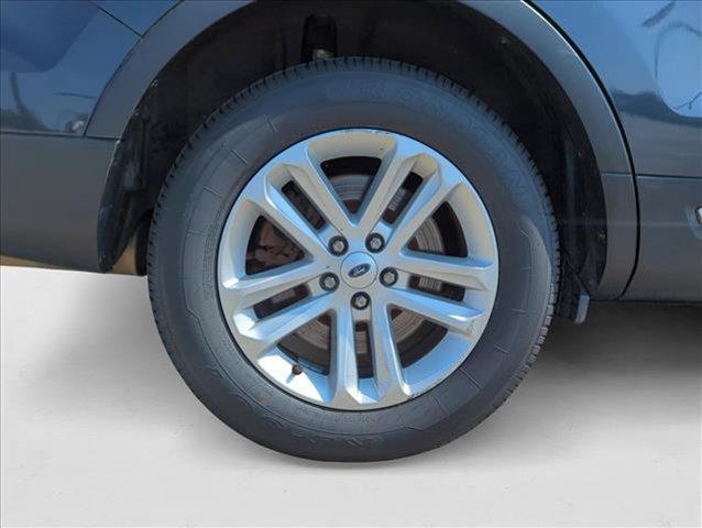 Photo of 2017 Smoked Quartz Metallic Tinted Clearcoat Ford Explorer