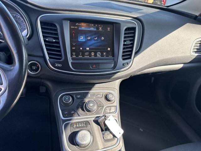 Photo of 2016 Gray Chrysler 200