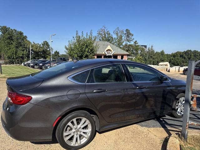 Photo of 2016 Gray Chrysler 200