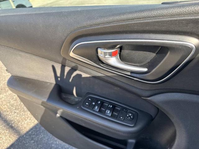 Photo of 2016 Gray Chrysler 200