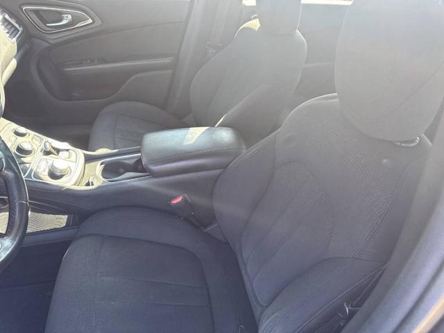 Photo of 2016 Gray Chrysler 200