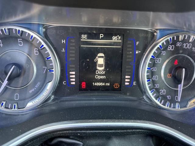 Photo of 2016 Gray Chrysler 200