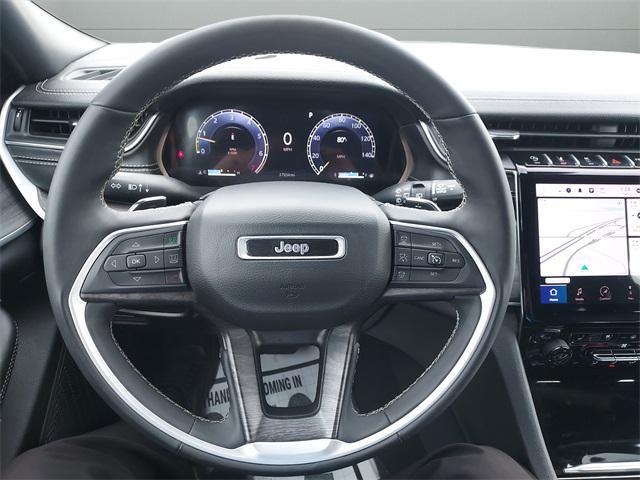 Photo of 2024 Diamond Black Crystal Pearlcoat Jeep Grand Cherokee L
