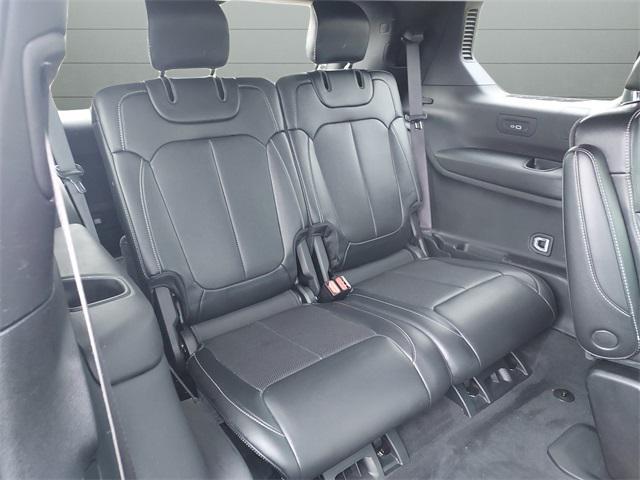 Photo of 2024 Diamond Black Crystal Pearlcoat Jeep Grand Cherokee L