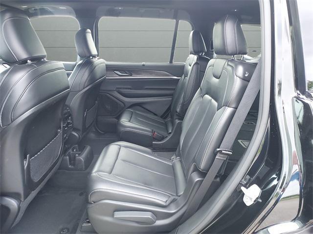 Photo of 2024 Diamond Black Crystal Pearlcoat Jeep Grand Cherokee L