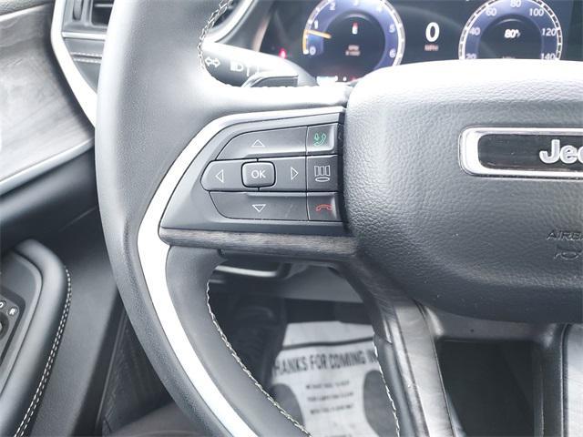 Photo of 2024 Diamond Black Crystal Pearlcoat Jeep Grand Cherokee L