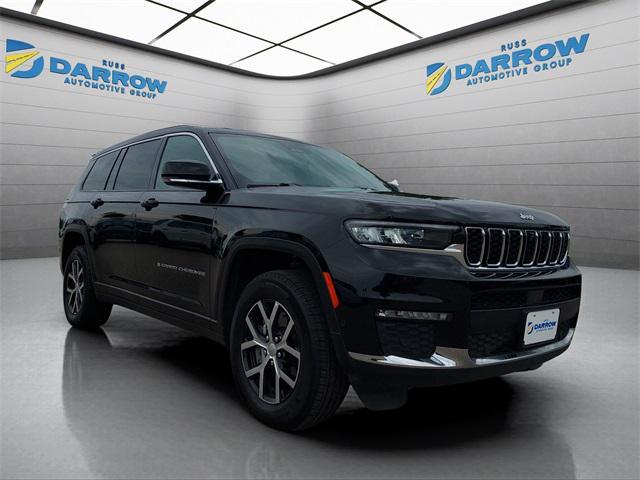 Photo of 2024 Diamond Black Crystal Pearlcoat Jeep Grand Cherokee L