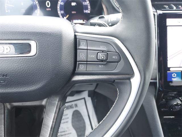 Photo of 2024 Diamond Black Crystal Pearlcoat Jeep Grand Cherokee L