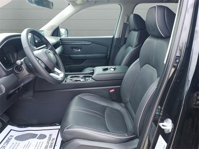 Photo of 2024 Crystal Black Pearl Honda Pilot