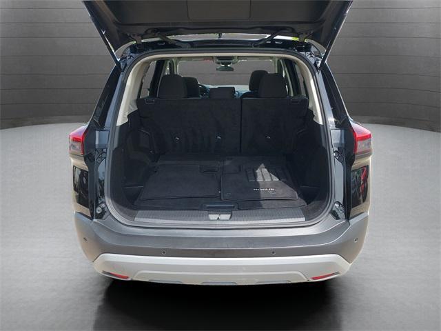 Photo of 2023 Super Black Nissan Rogue