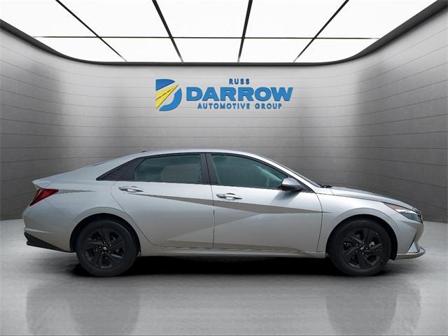 Photo of 2022 Shimmering Silver Pearl Hyundai ELANTRA