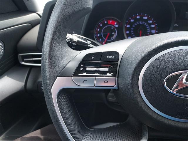 Photo of 2022 Shimmering Silver Pearl Hyundai ELANTRA