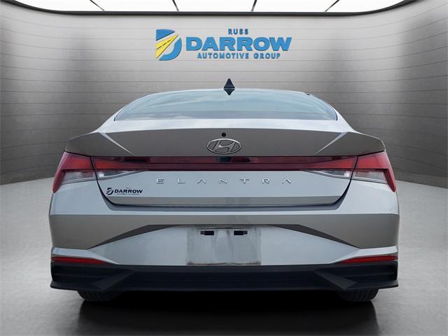 Photo of 2022 Shimmering Silver Pearl Hyundai ELANTRA