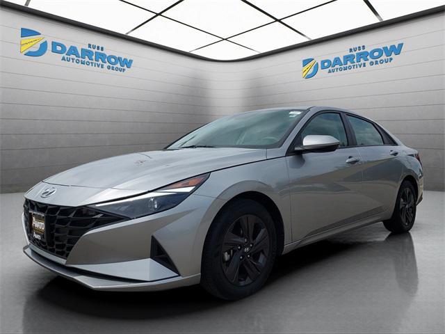 Photo of 2022 Shimmering Silver Pearl Hyundai ELANTRA