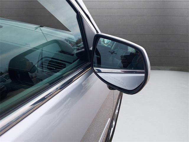 Photo of 2016 Alabaster Silver Metallic Honda CR-V