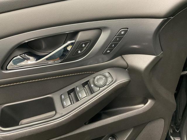Photo of 2021 Mosaic Black Metallic Chevrolet Traverse