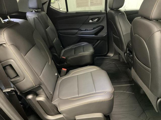 Photo of 2021 Mosaic Black Metallic Chevrolet Traverse