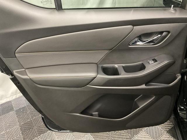 Photo of 2021 Mosaic Black Metallic Chevrolet Traverse
