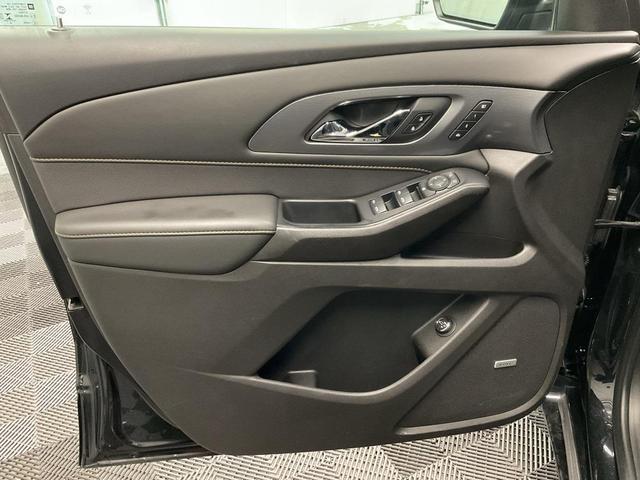 Photo of 2021 Mosaic Black Metallic Chevrolet Traverse
