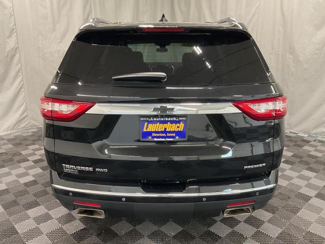 Photo of 2021 Mosaic Black Metallic Chevrolet Traverse
