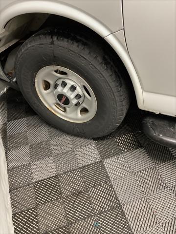 Photo of 2017 Summit White GMC Savana 2500