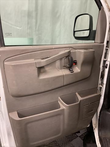 Photo of 2017 Summit White GMC Savana 2500