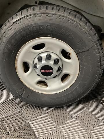 Photo of 2017 Summit White GMC Savana 2500