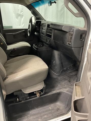 Photo of 2017 Summit White GMC Savana 2500