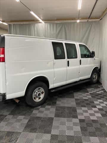 Photo of 2017 Summit White GMC Savana 2500