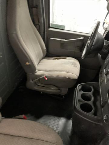 Photo of 2017 Summit White GMC Savana 2500