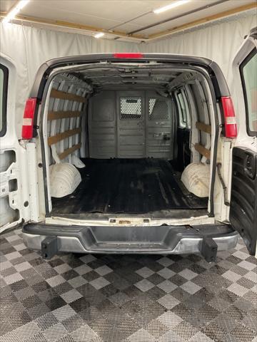 Photo of 2017 Summit White GMC Savana 2500