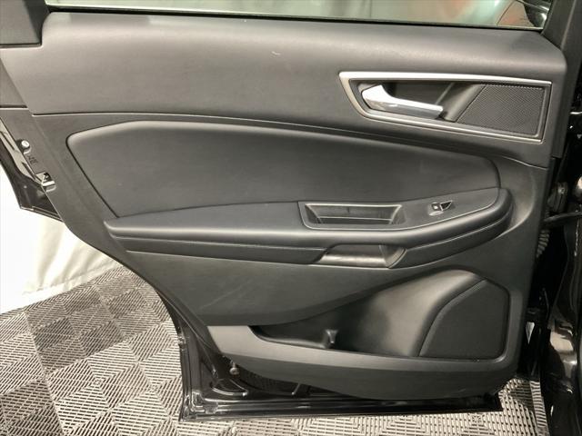 Photo of 2022 Black Metallic Ford Edge