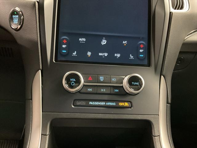 Photo of 2022 Black Metallic Ford Edge