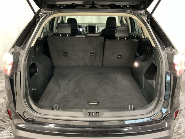 Photo of 2022 Black Metallic Ford Edge