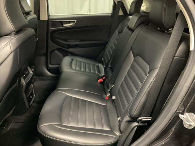 Photo of 2022 Black Metallic Ford Edge