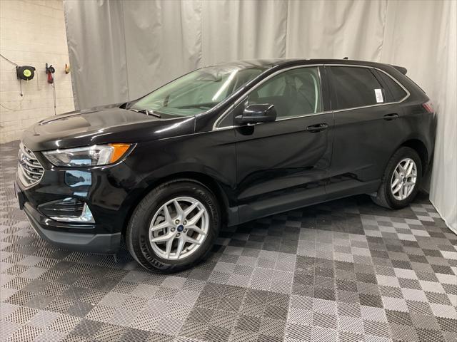 Photo of 2022 Black Metallic Ford Edge