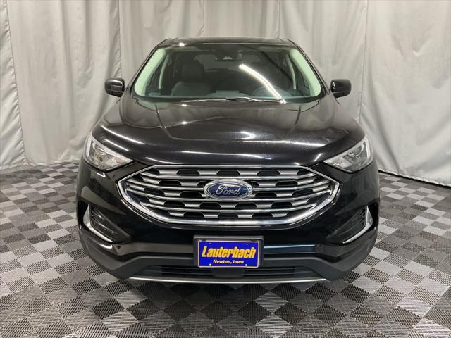 Photo of 2022 Black Metallic Ford Edge