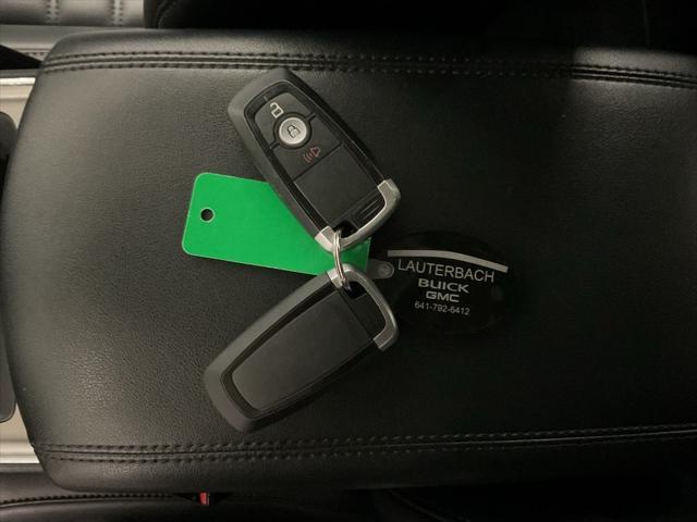 Photo of 2022 Black Metallic Ford Edge
