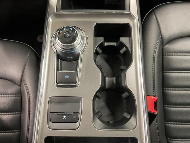 Photo of 2022 Black Metallic Ford Edge
