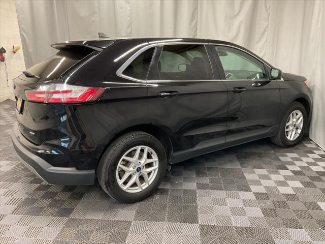Photo of 2022 Black Metallic Ford Edge