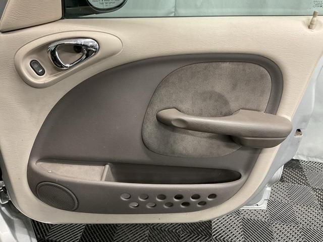 Photo of 2002 Bright Silver Metallic Clearcoat Chrysler PT Cruiser