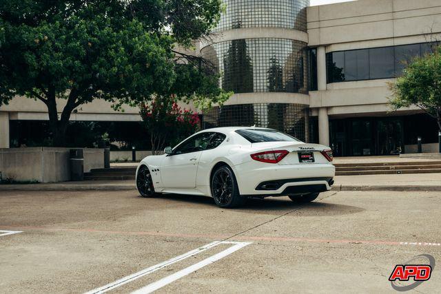 Photo of 2013 White Maserati GranTurismo