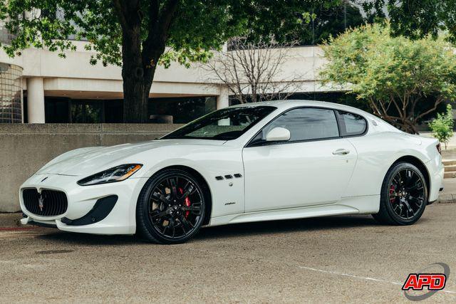 Photo of 2013 White Maserati GranTurismo