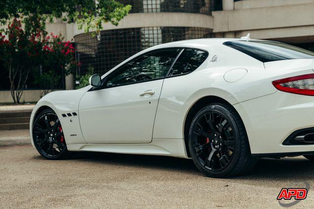 Photo of 2013 White Maserati GranTurismo
