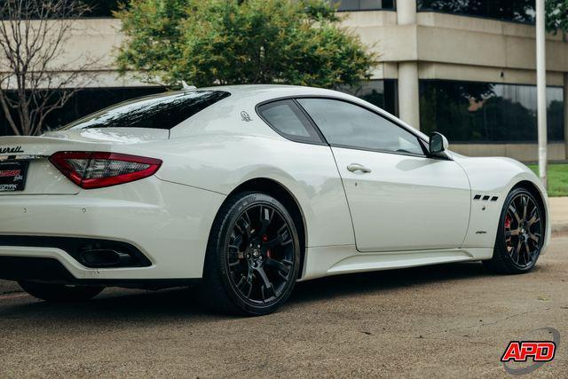 Photo of 2013 White Maserati GranTurismo