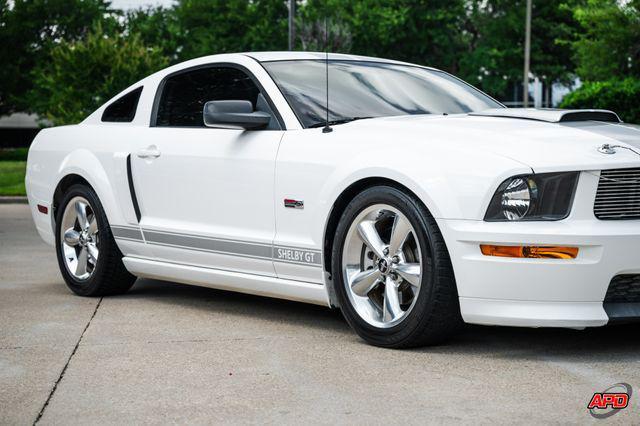 Photo of 2007 Performance White Clearcoat Ford Mustang