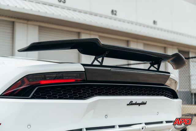 Photo of 2015 White Lamborghini Huracan