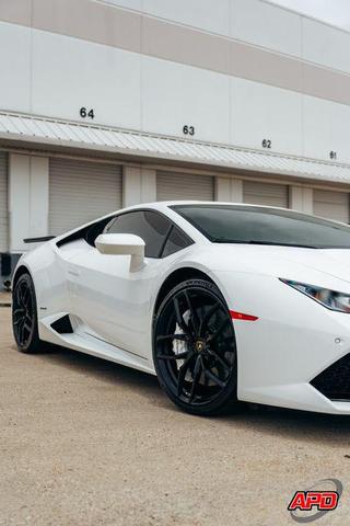 Photo of 2015 White Lamborghini Huracan