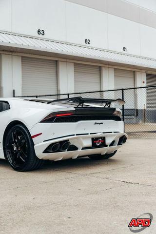 Photo of 2015 White Lamborghini Huracan
