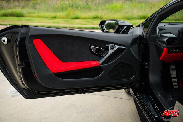 Photo of 2015 Black Lamborghini Huracan